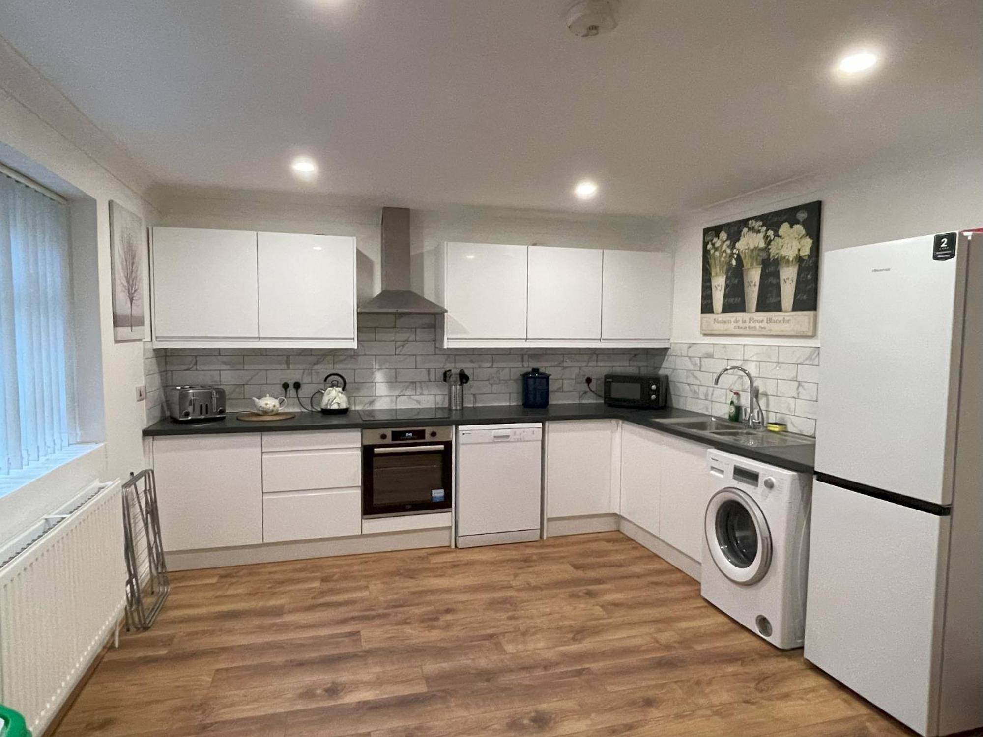 1 Fitzhamon Embankment Apartments Opposite Principality Stadium - Long Stay Offer 카디프 객실 사진